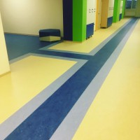 Укладка натурального линолеума с заводом на стену